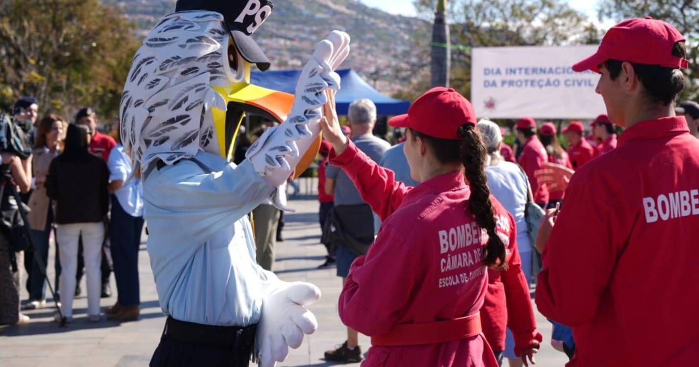Semana da Proteção Civil arranca com dezenas de visitantes na Praça do Povo (com vídeo e fotos)