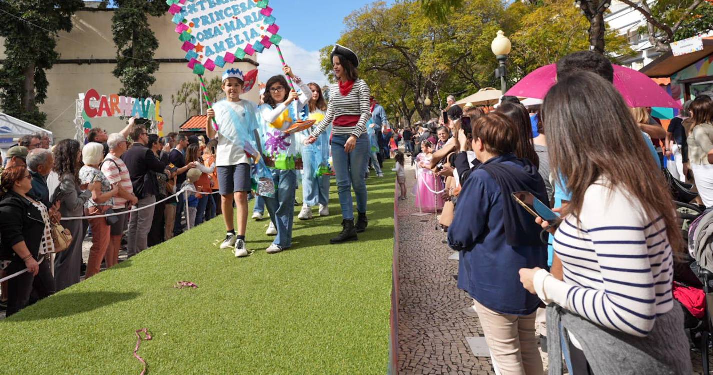 Mais de mil mascarados brilharam no Carnaval das Crianças (com fotos)