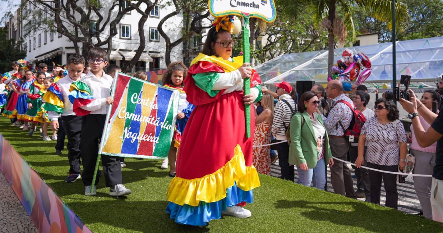 Desfile de Carnaval Solidário com 600 foliões