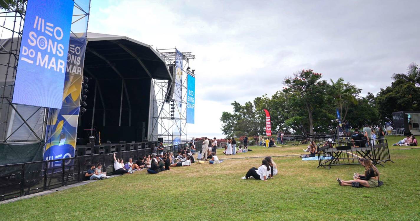 Parque de Santa Catarina começa a encher para primeiro dia de MEO Sons do Mar (com fotos)