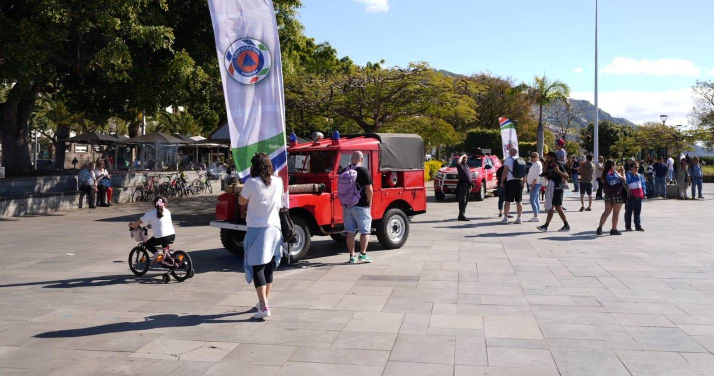 Semana da Proteção Civil arranca com dezenas de visitantes na Praça do Povo (com vídeo e fotos)