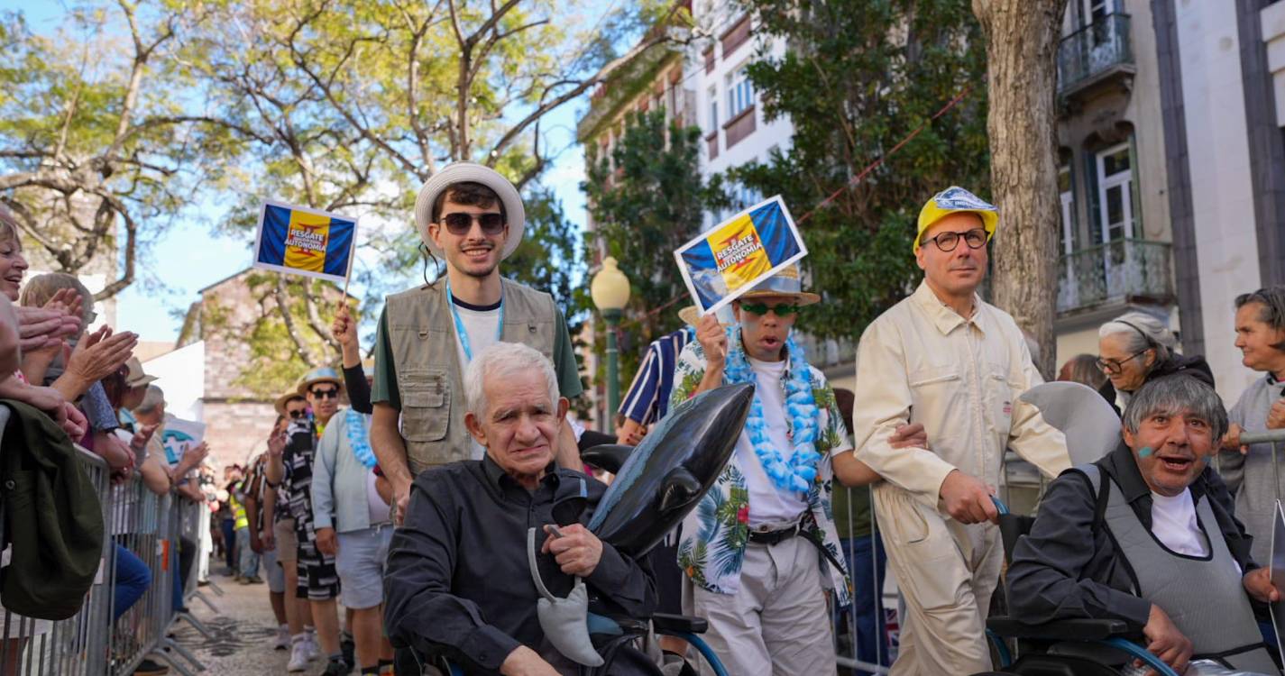 ‘Carnaval Solidário’ da Garouta do Calhau com 600 foliões (com fotos)