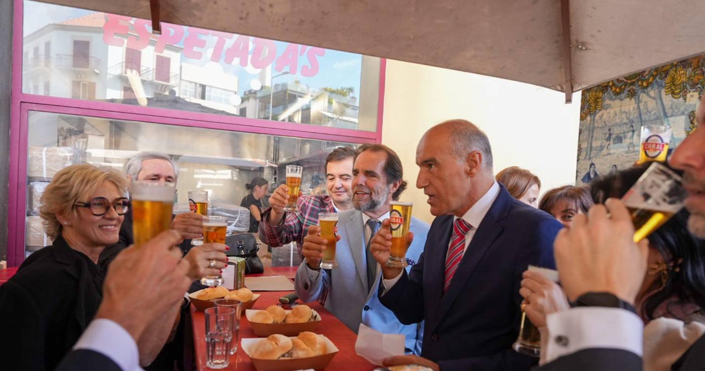 Albuquerque cumpre tradição no Mercado dos Lavradores