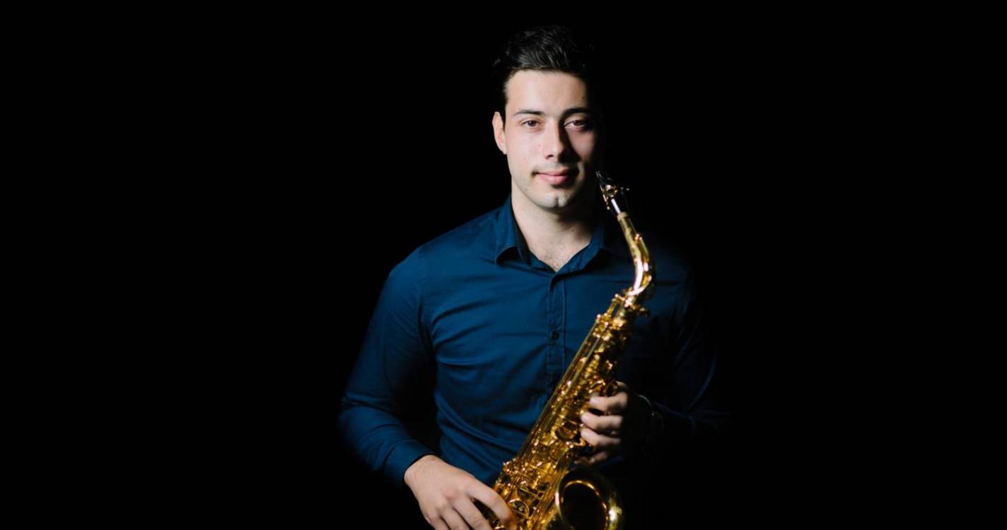 Solistas OCM e saxofonista Elvis Sousa atuam no Reid’s Palace esta quinta-feira