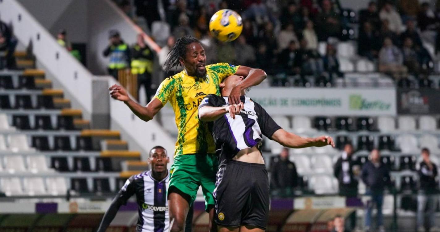 Nevoeiro dá trégua e o jogo inicia-se na Choupana