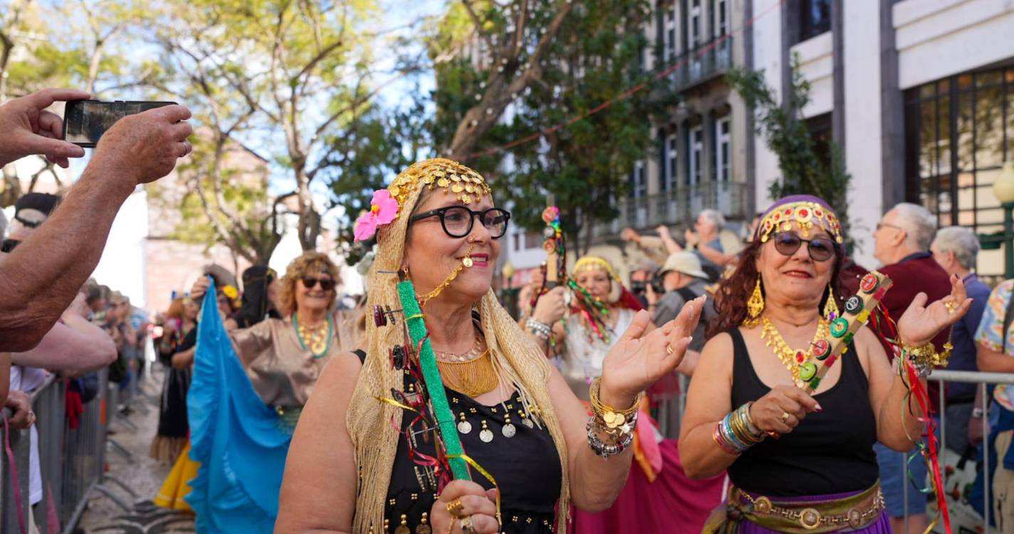‘Carnaval Solidário’ da Garouta do Calhau com 600 foliões (com fotos)