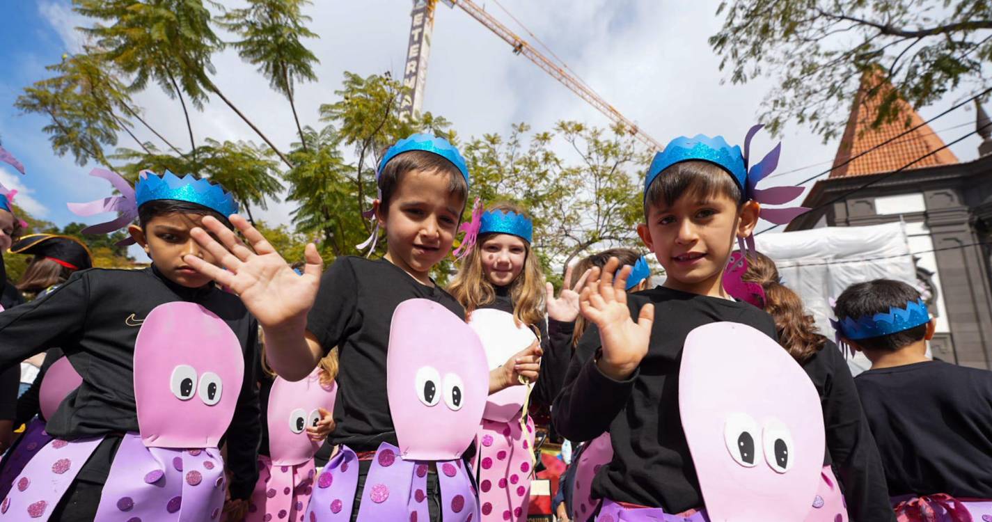 Mais de mil mascarados brilharam no Carnaval das Crianças (com fotos)