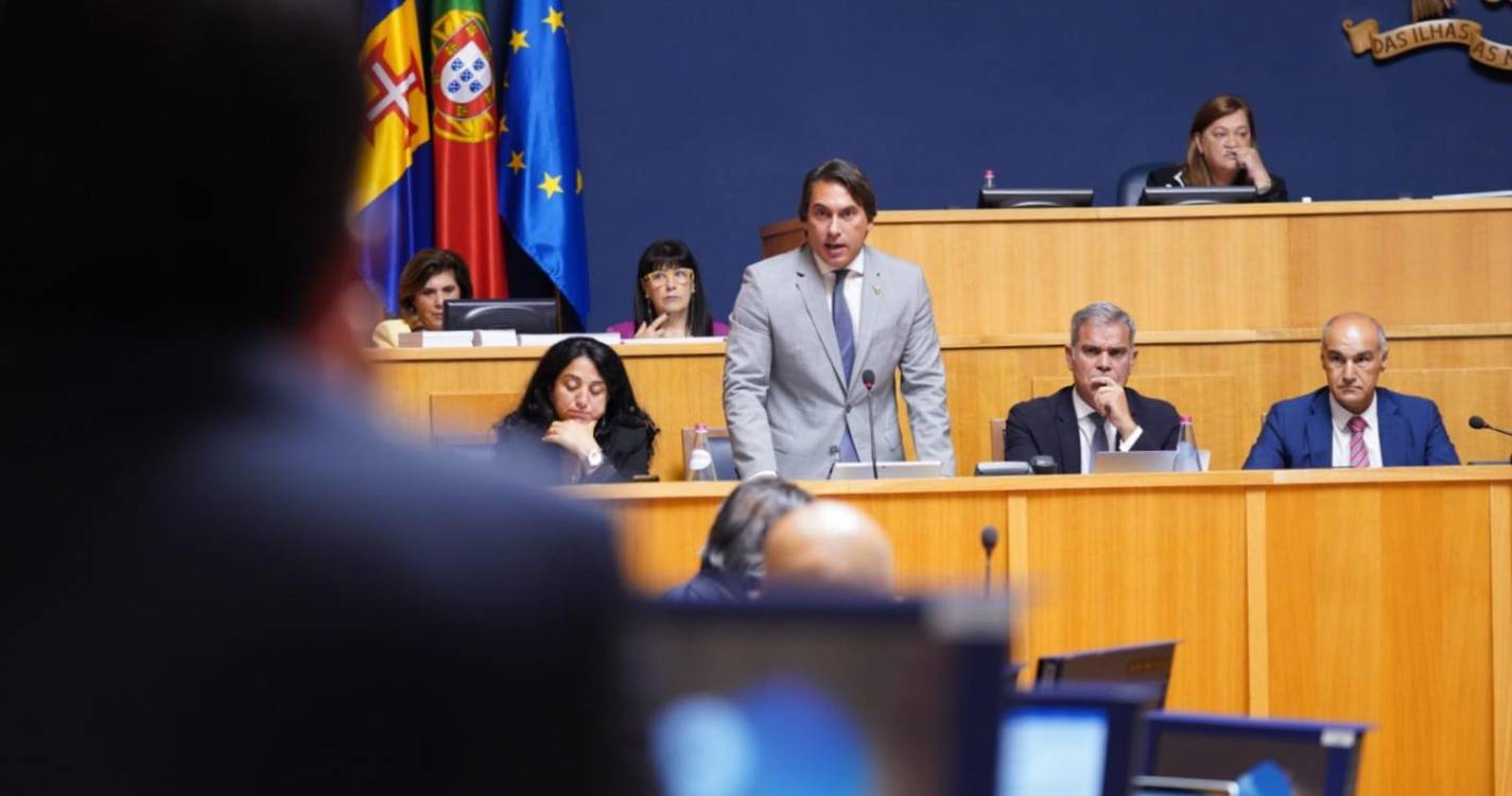 “Lançar concurso do ferry não significa onerar os madeirenses”, esclarece Pedro Fino