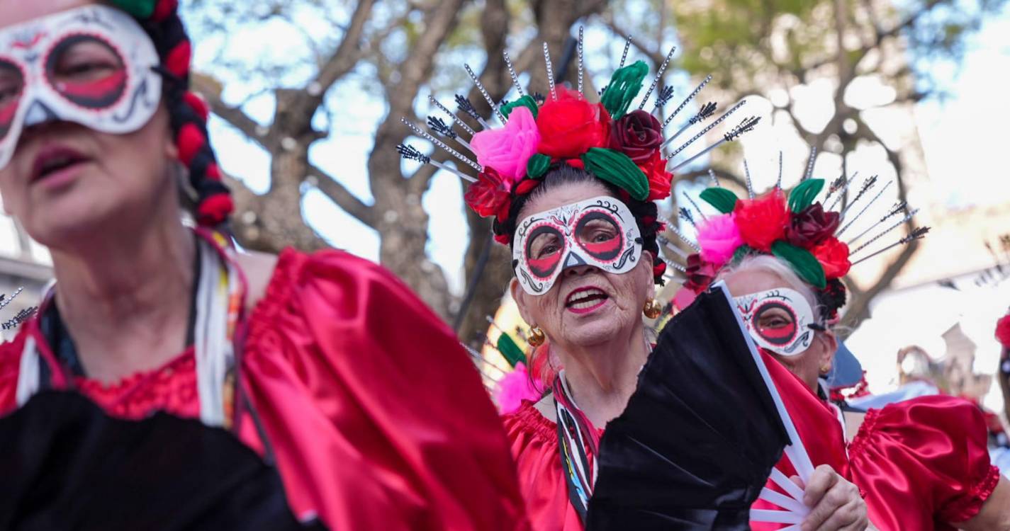 ‘Carnaval Solidário’ da Garouta do Calhau com 600 foliões (com fotos)