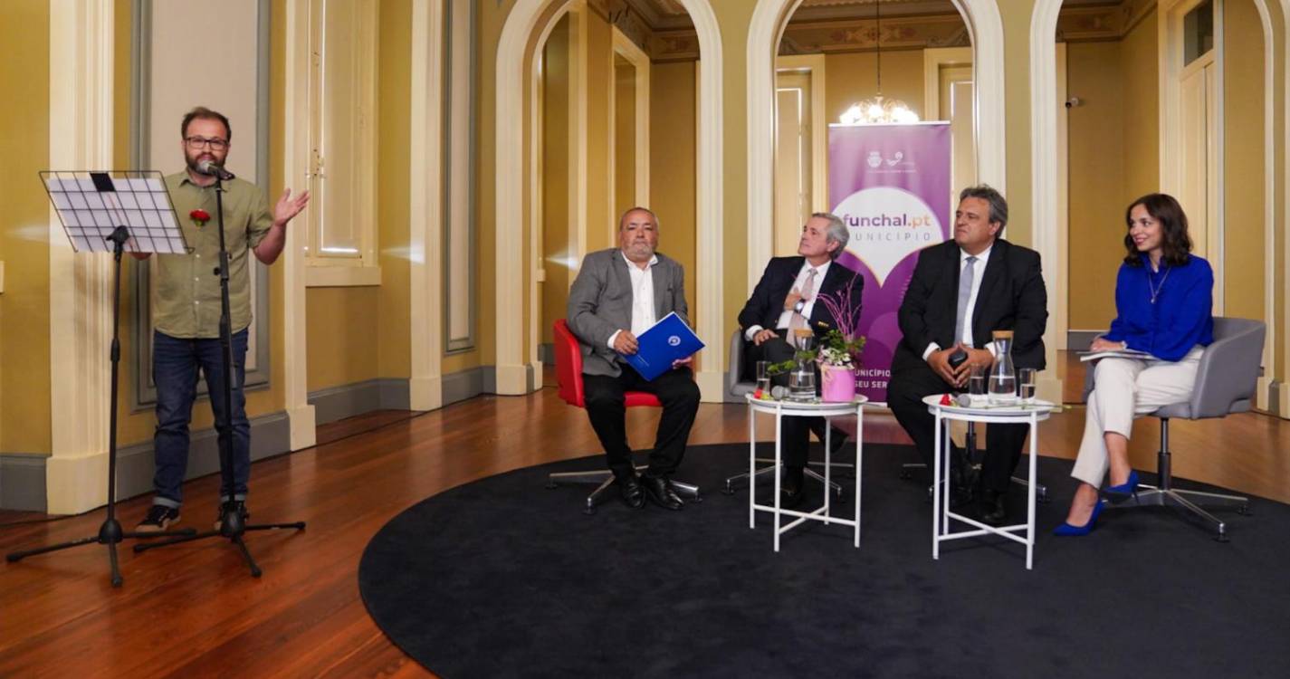 Veja imagens do lançamento do livro ‘Contos Insularados’