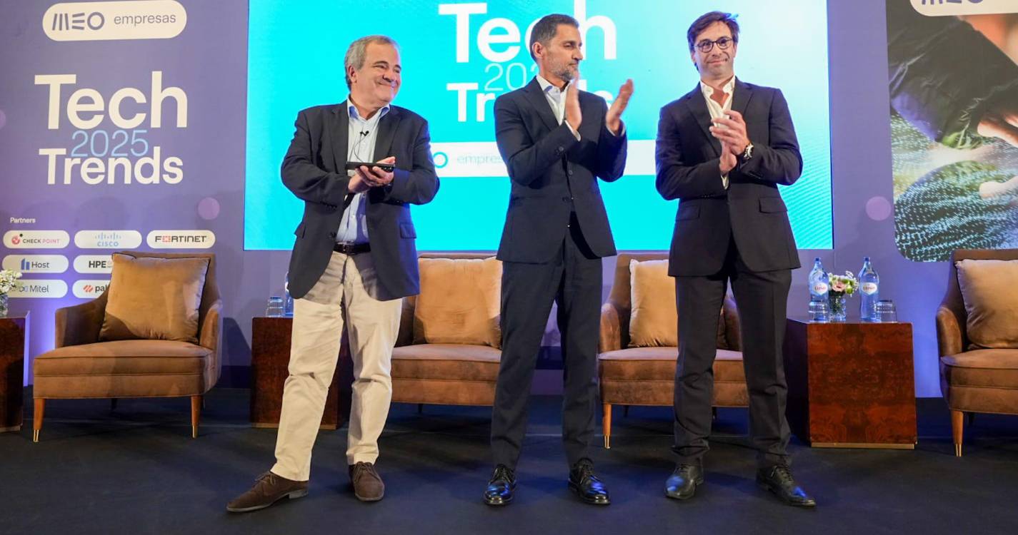 Passagem de testemunho assinalada no ‘Tech Trends 2025’