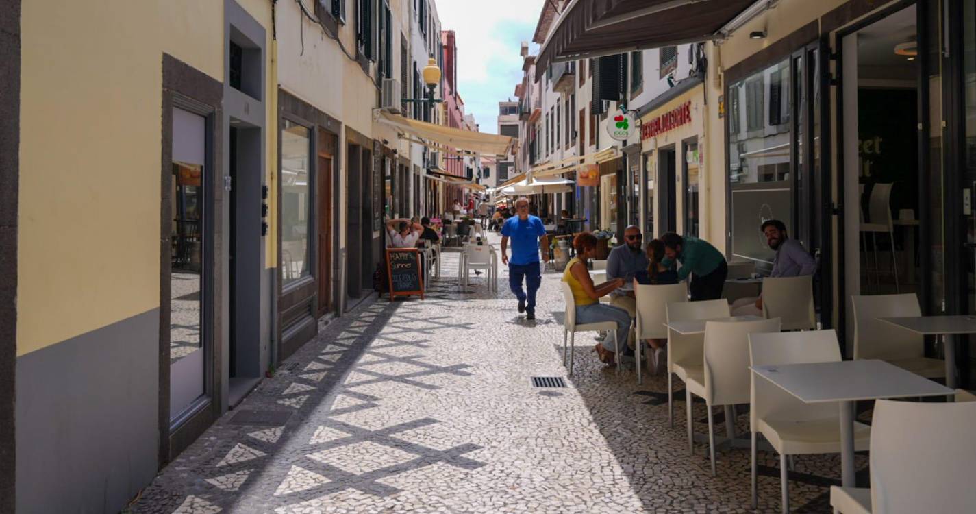 Cheiro nauseabundo gera queixas de comerciantes