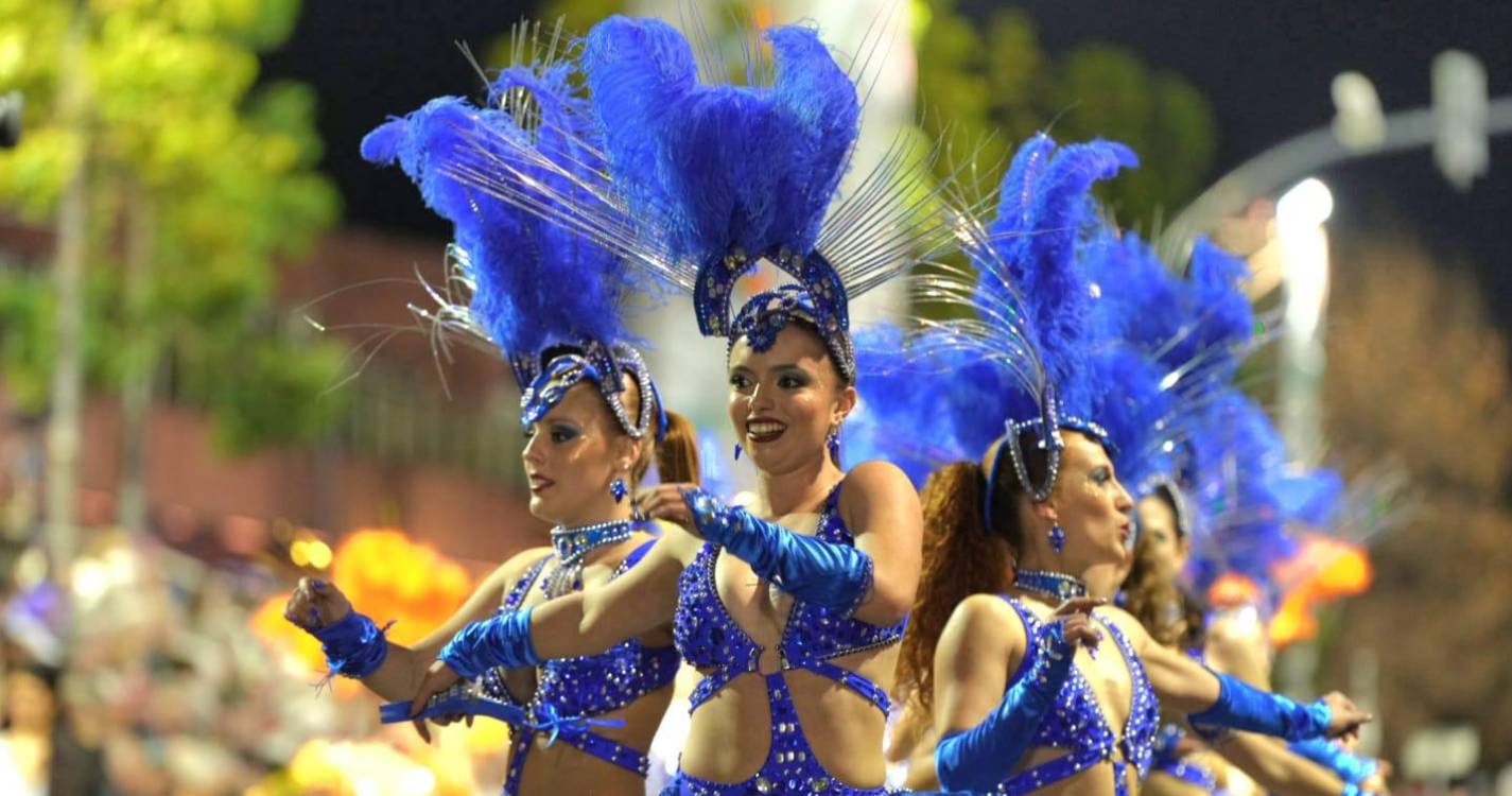 Tradição e futuro encontram-se na avenida (com fotos)