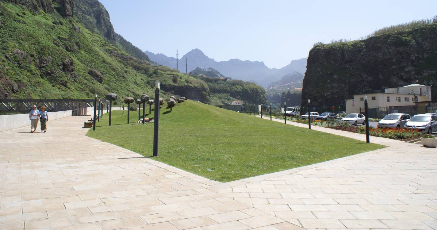 Aberto concurso público para concessão de exploração do espaço comercial do Parque Urbano de São Vicente