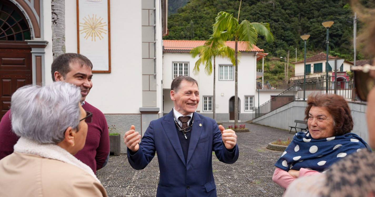 José Carlos Gonçalves ouve população da Fajã do Penedo e não fala sobre a crise na vereação