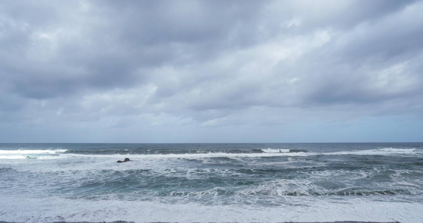 Meteorologia: Céu muito nublado e aguaceiros