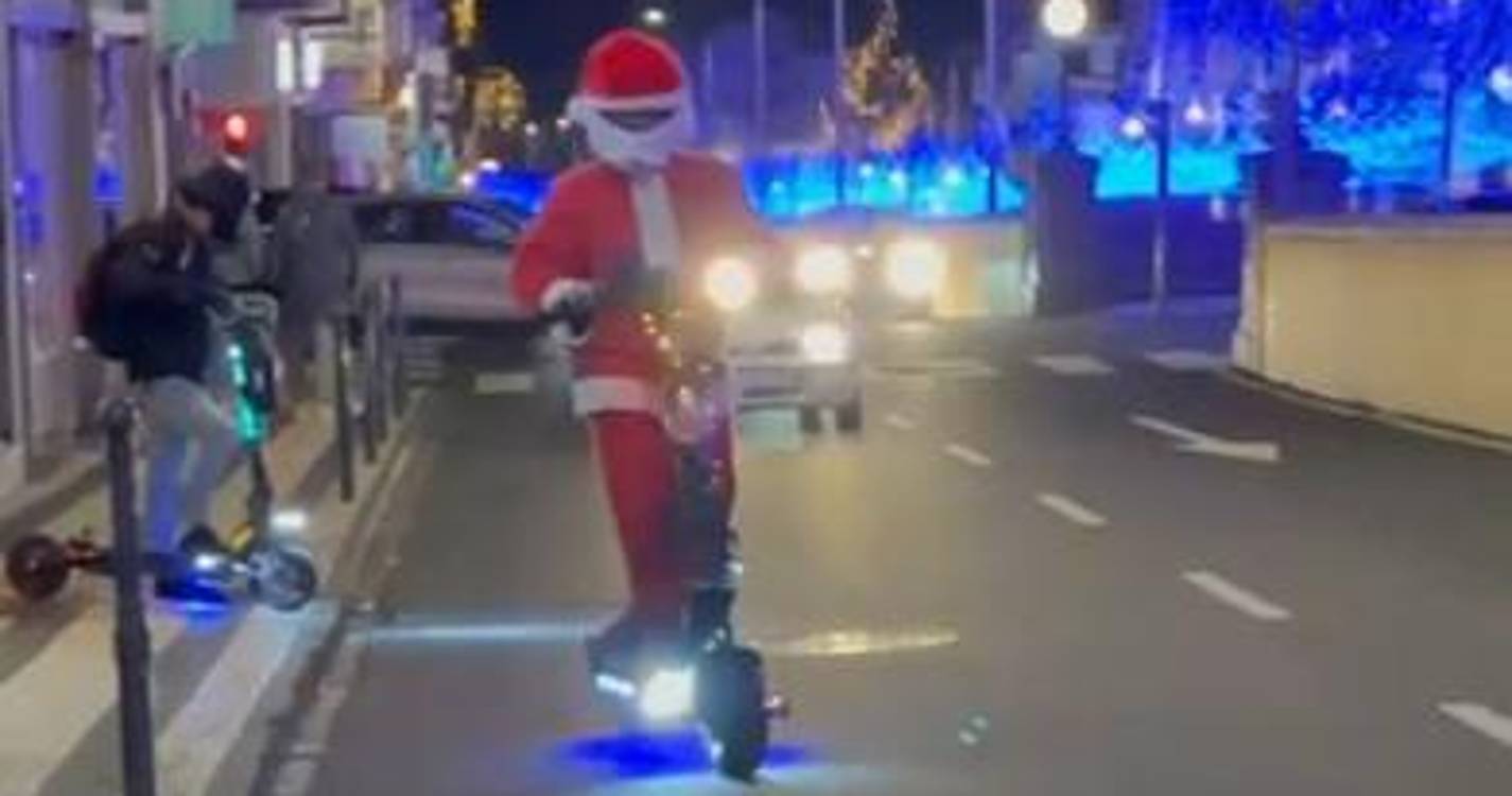 Pai Natal troca trenó por trotinete (com vídeo)
