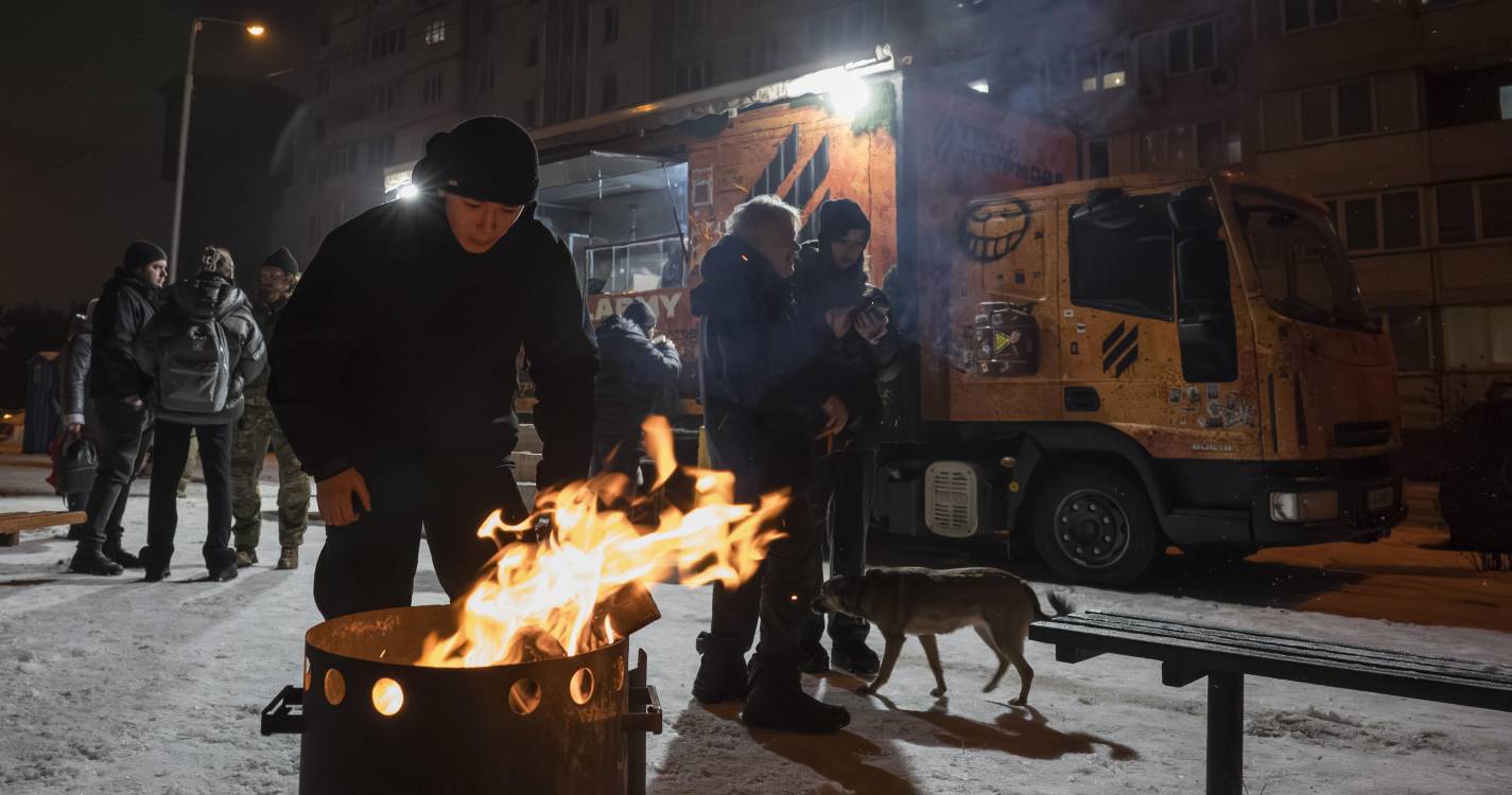 Ucrânia: Temperaturas vão descer até -30°C enquanto russos visam centrais energéticas