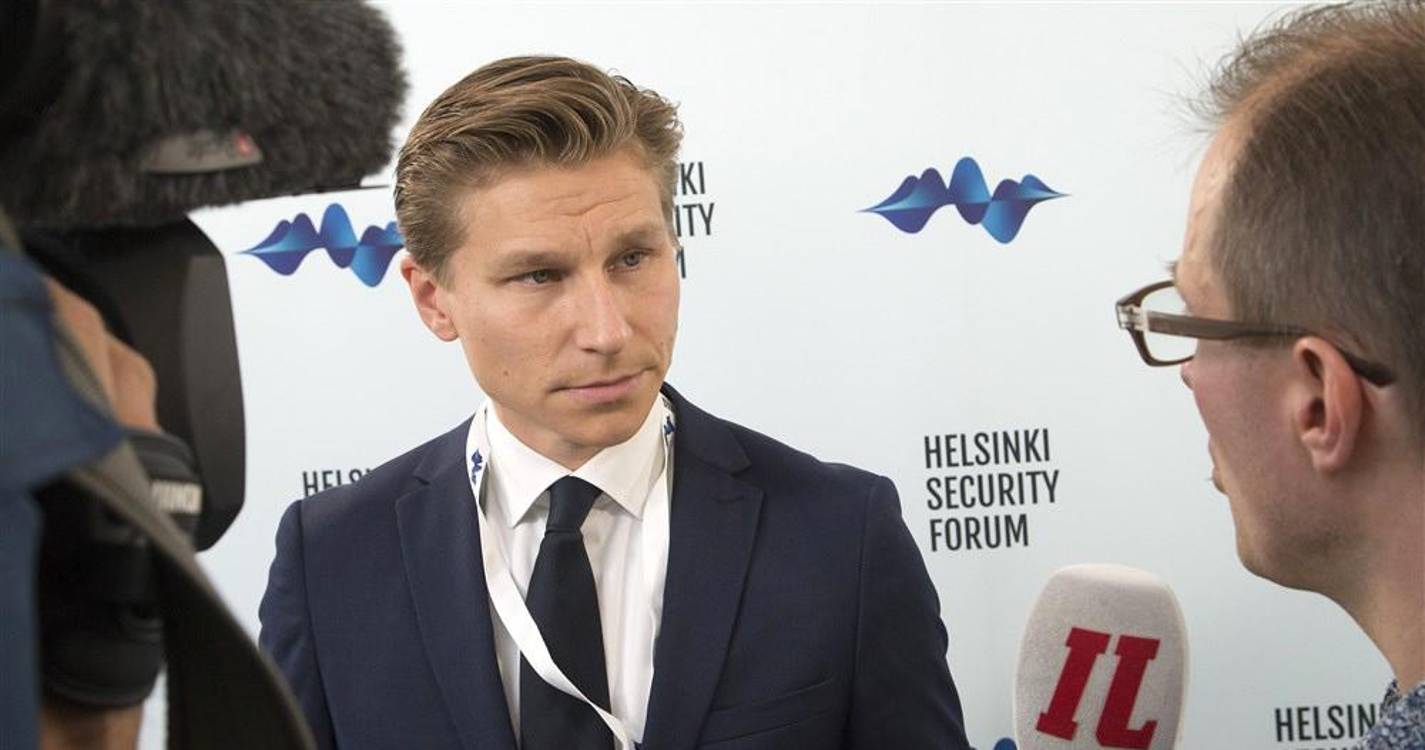 Ucrânia: Finlândia proíbe russos de comprar imóveis por razões de segurança