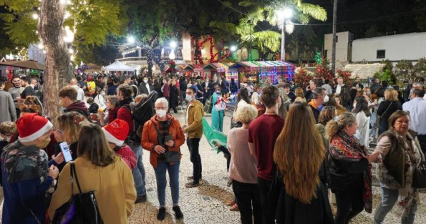 Veja o ambiente da Noite do Mercado e arredores