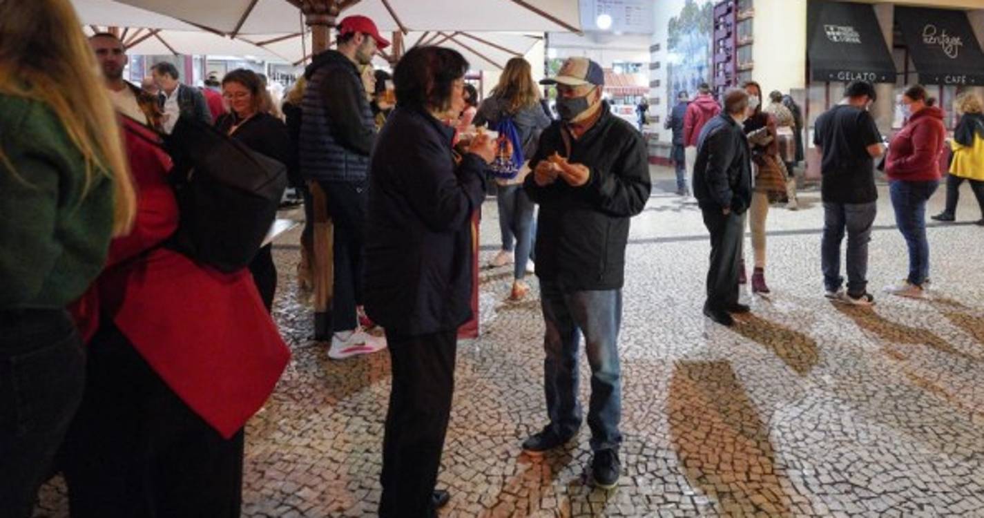 Veja o ambiente da Noite do Mercado e arredores