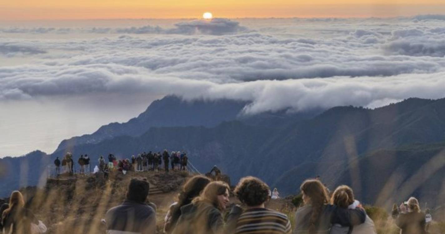 Nascer do sol acima das nuvens (com fotos)