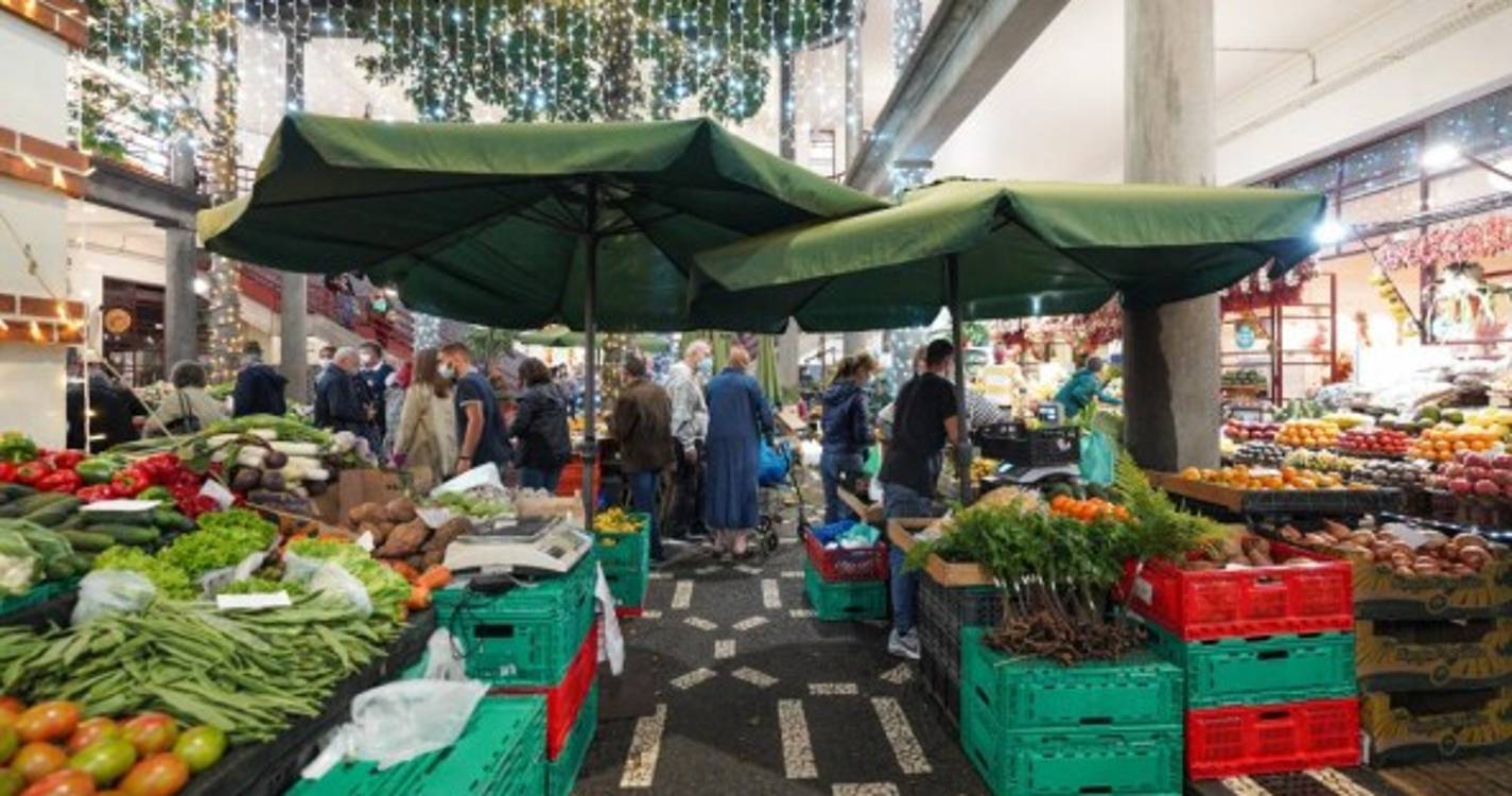 Veja o ambiente da Noite do Mercado e arredores