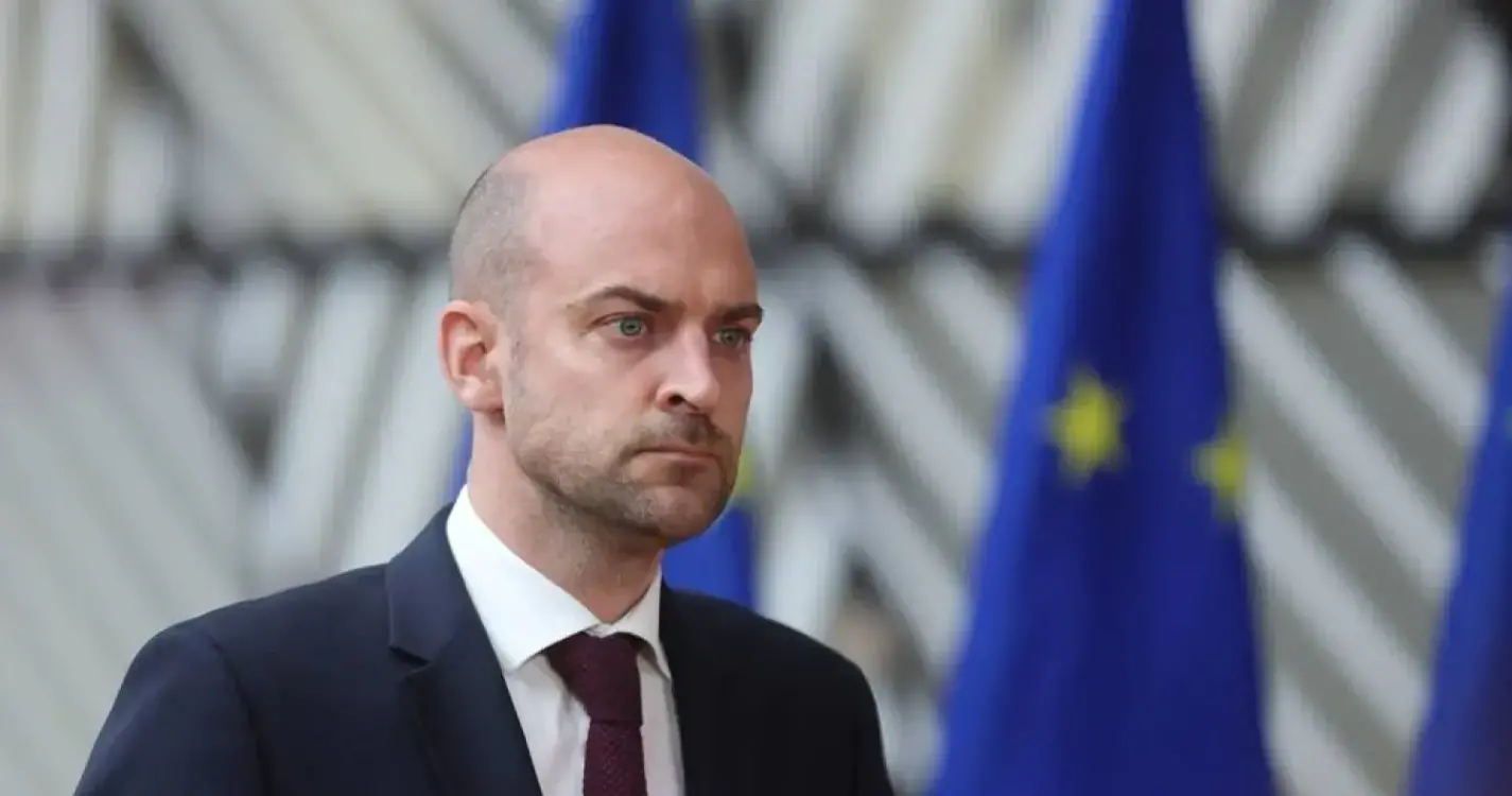 França justifica contactos com Rússia por Europa ser principal apoio da Ucrânia