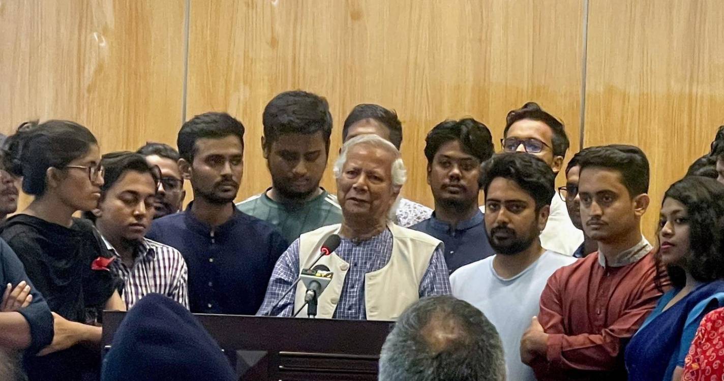 Bangladesh: Yunus promete restaurar lei e a ordem e saúda segunda independência