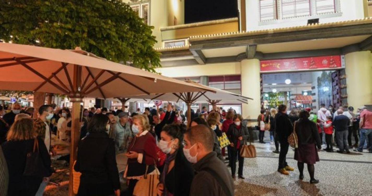 Veja o ambiente da Noite do Mercado e arredores