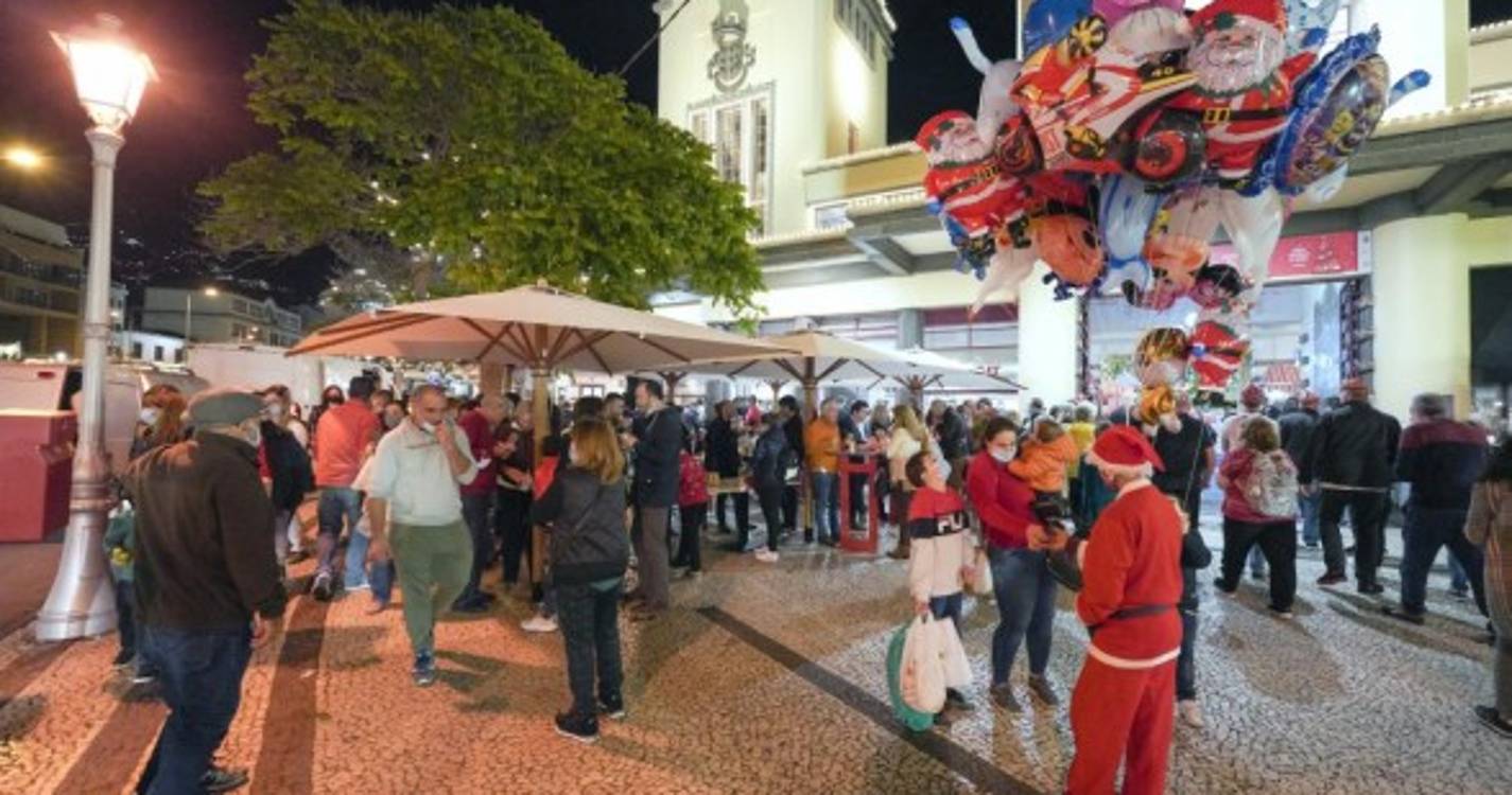 Veja o ambiente da Noite do Mercado e arredores