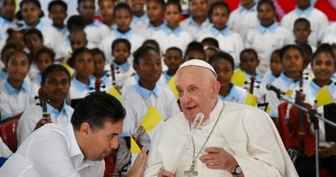 Condição clínica do Papa permanece crítica, mas estável