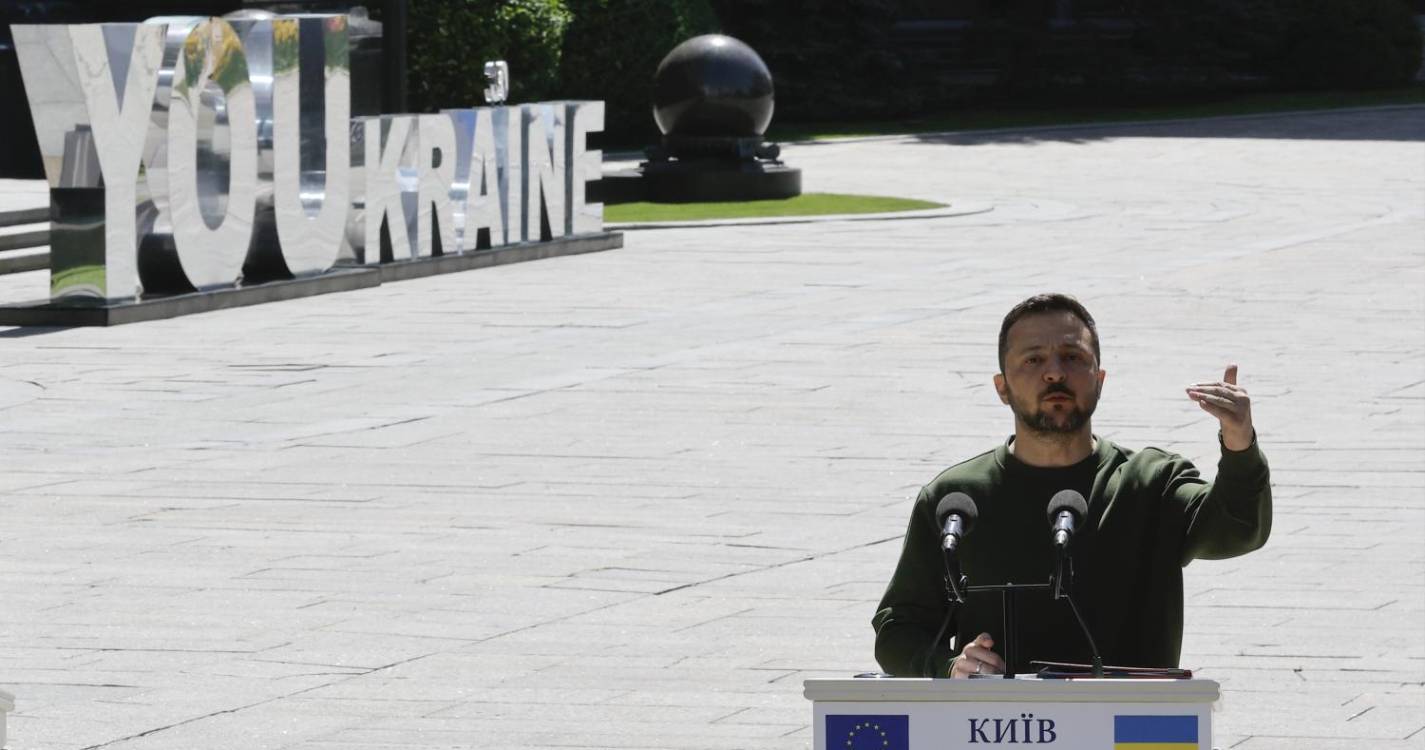 Zelensky demite chefe de departamento de coronéis acusados de conspirar para matá-lo