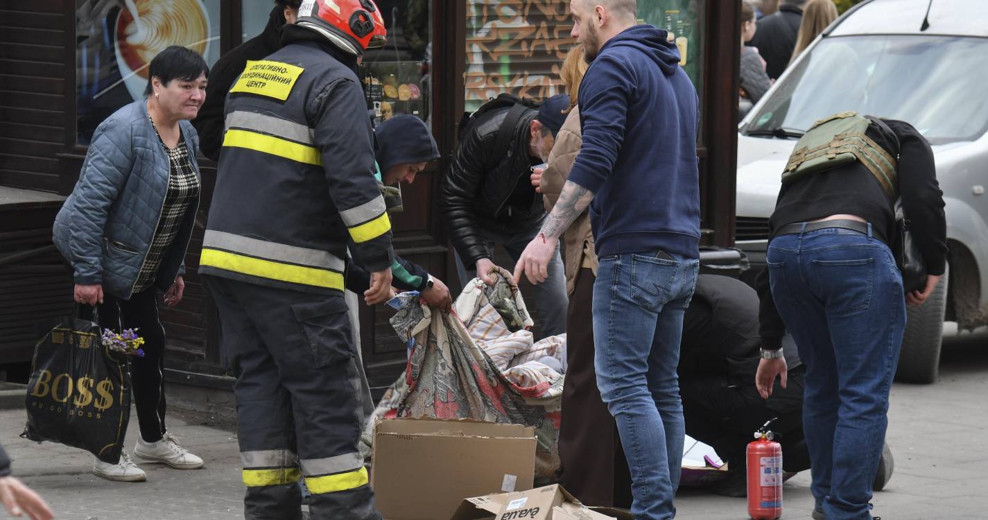 Ucrânia: Rússia lança um dos maiores ataques diurnos com mais de 400 drones