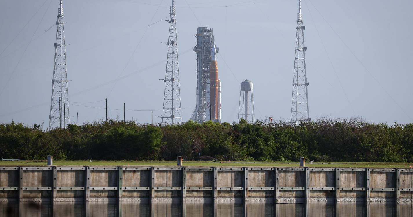 NASA lança primeiro voo tripulado em torno da Lua em mais de 50 anos (com vídeo)