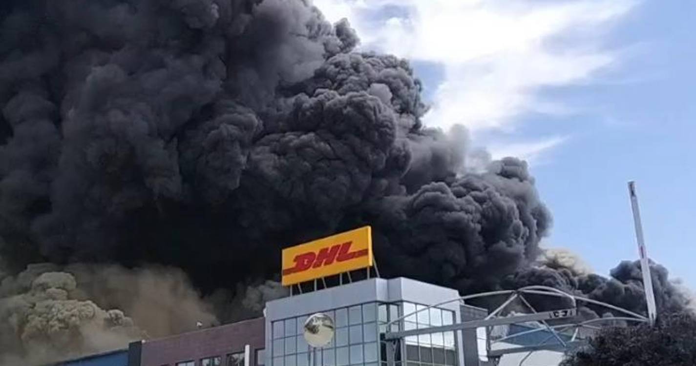 Incêndio em armazém da DHL em Vila Franca de Xira (com vídeo)