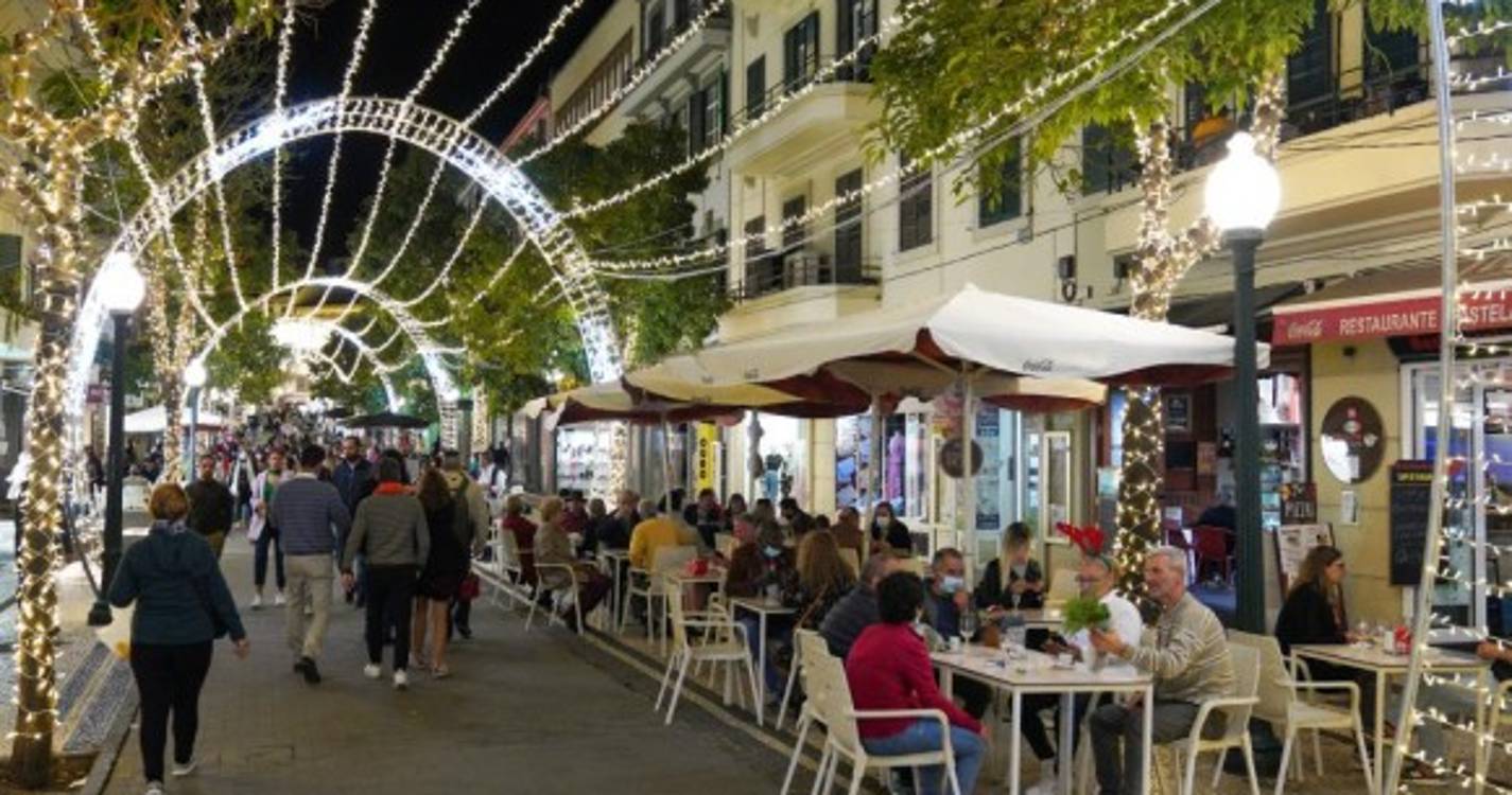 Veja o ambiente da Noite do Mercado e arredores