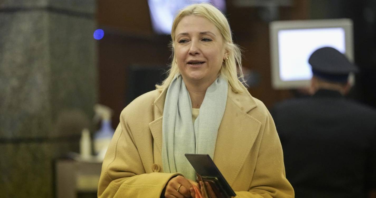 Jornalista anti-Kremlin candidata-se à presidência russa contra Putin