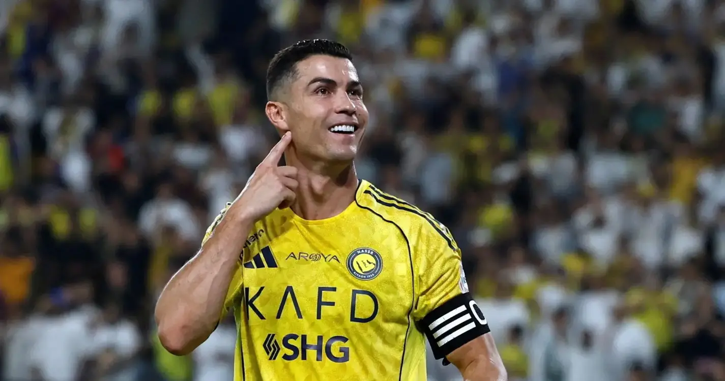 Ronaldo regressa à competição com um bis