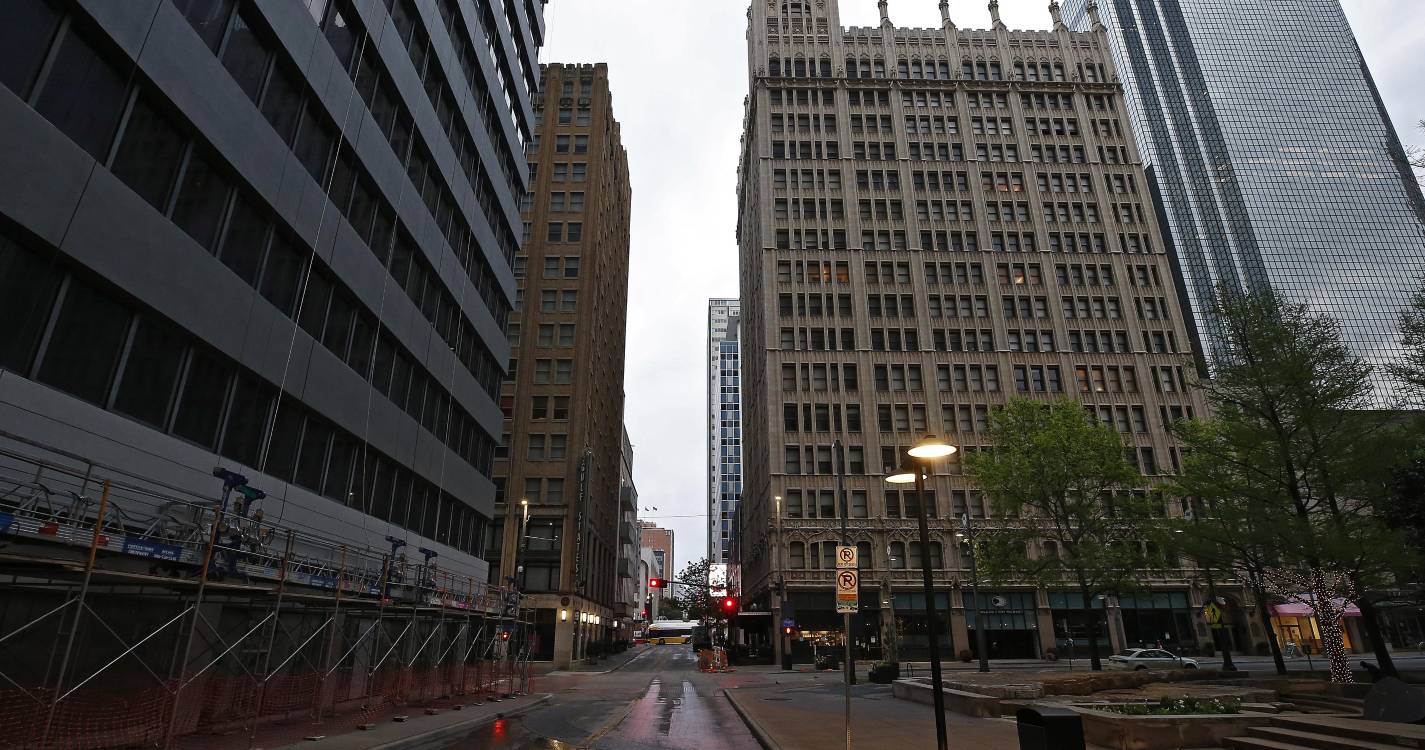 Tiroteio em agência de imigração em Dallas faz três feridos e atirador suicidou-se