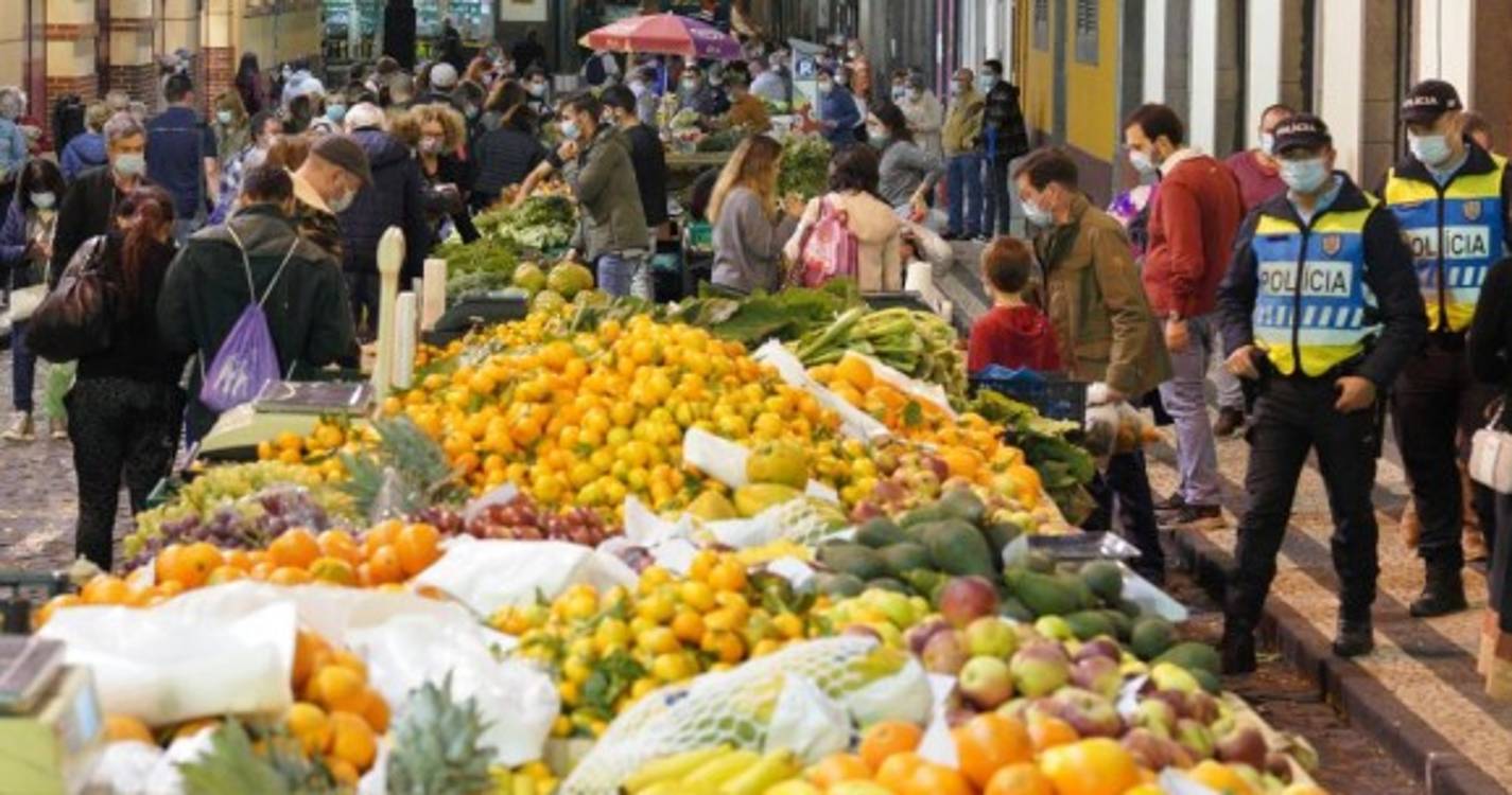 Veja o ambiente da Noite do Mercado e arredores