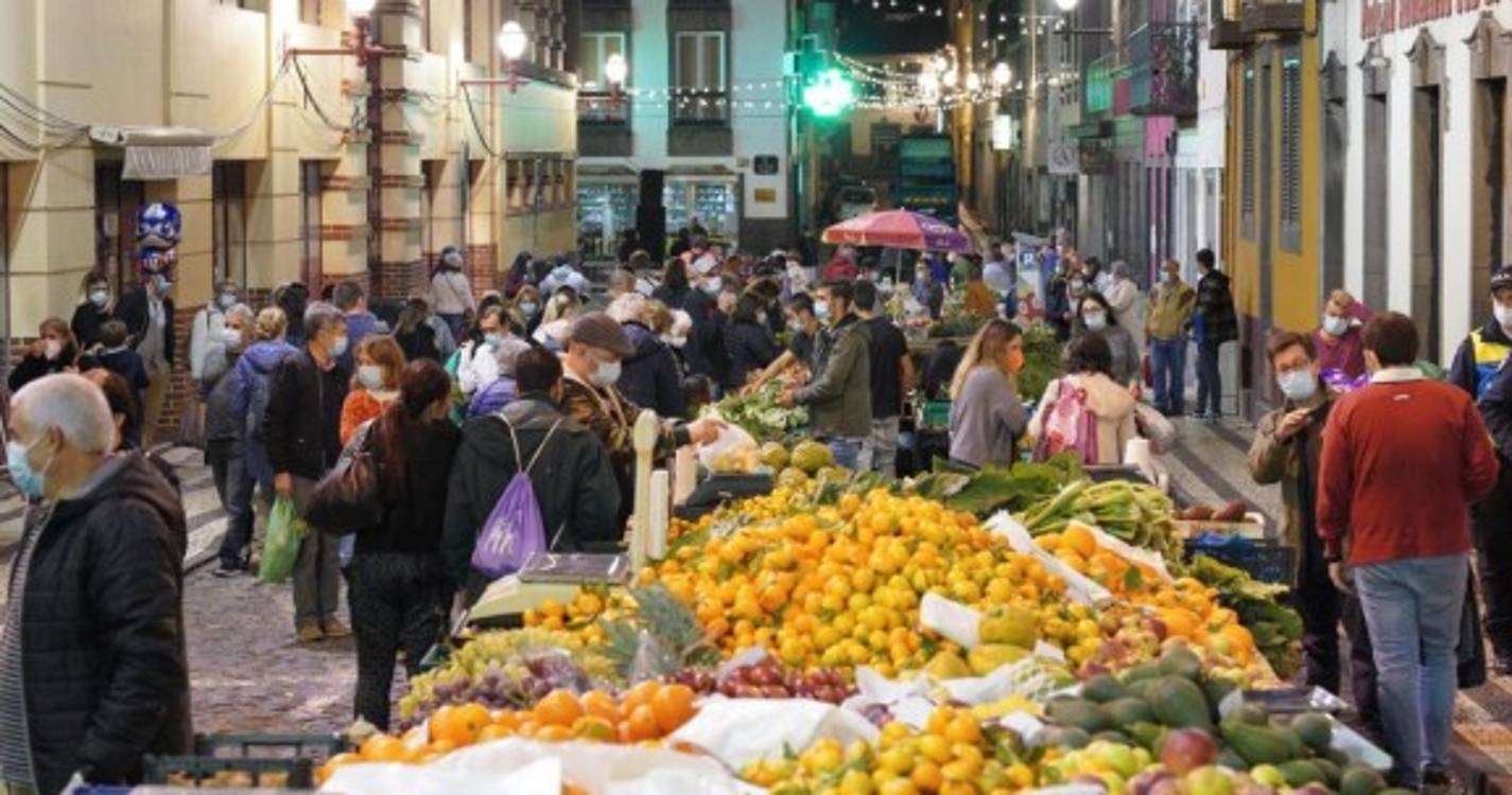 Veja o ambiente da Noite do Mercado e arredores