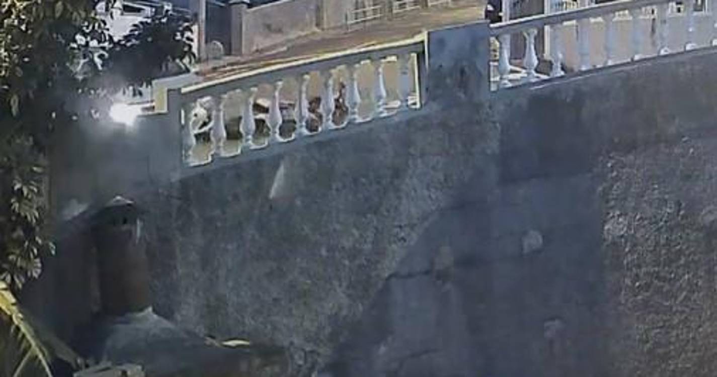 Vídeo revela condutor a fugir do local do acidente na Rua do Comboio