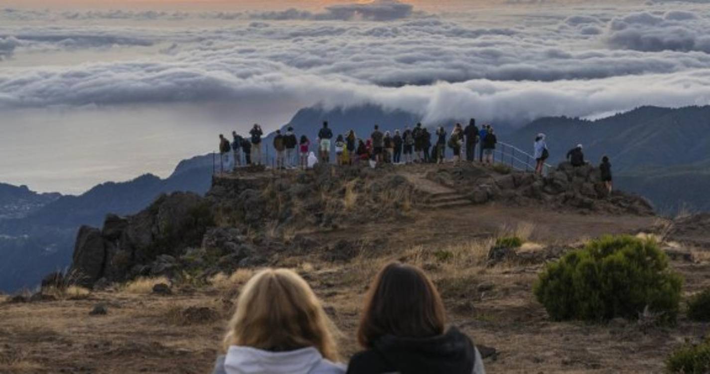 Nascer do sol acima das nuvens (com fotos)