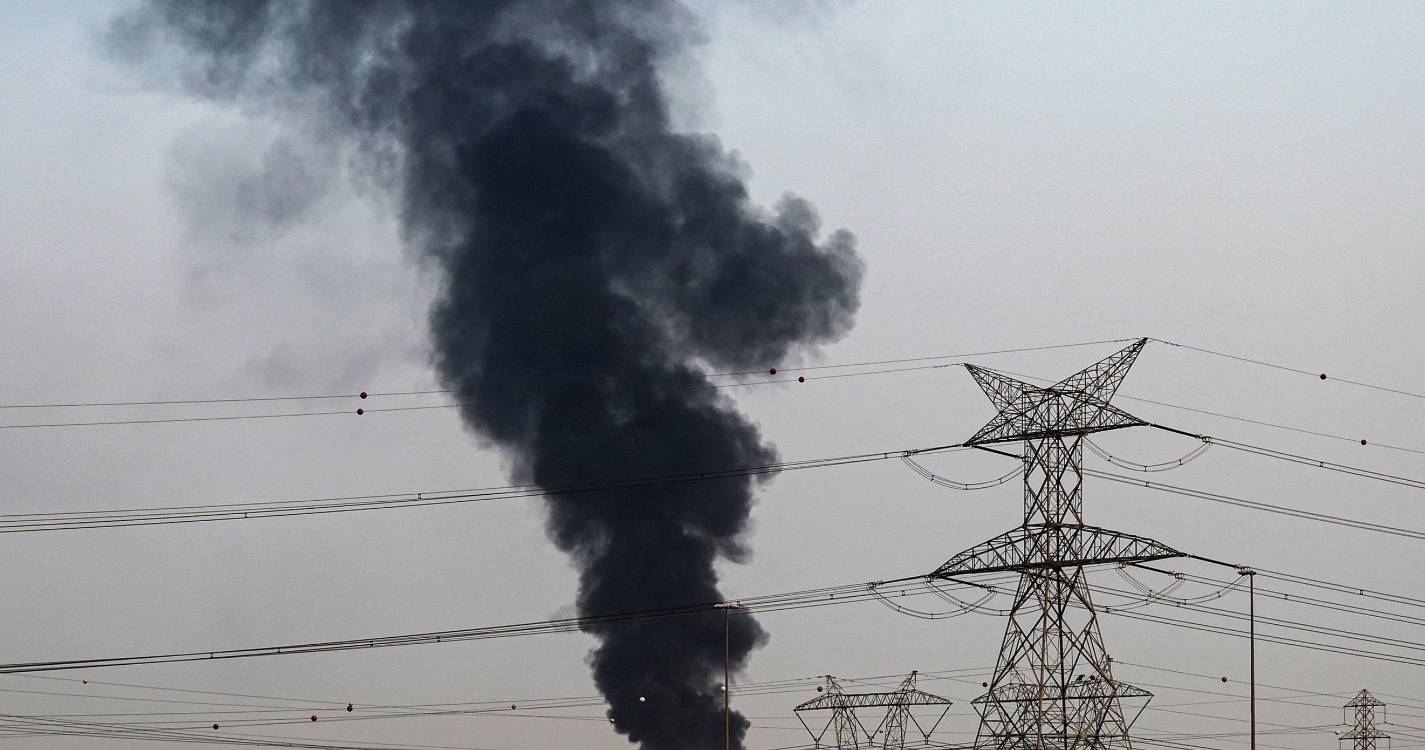 Israel anuncia ter destruido avião do anterior líder supremo iraniano