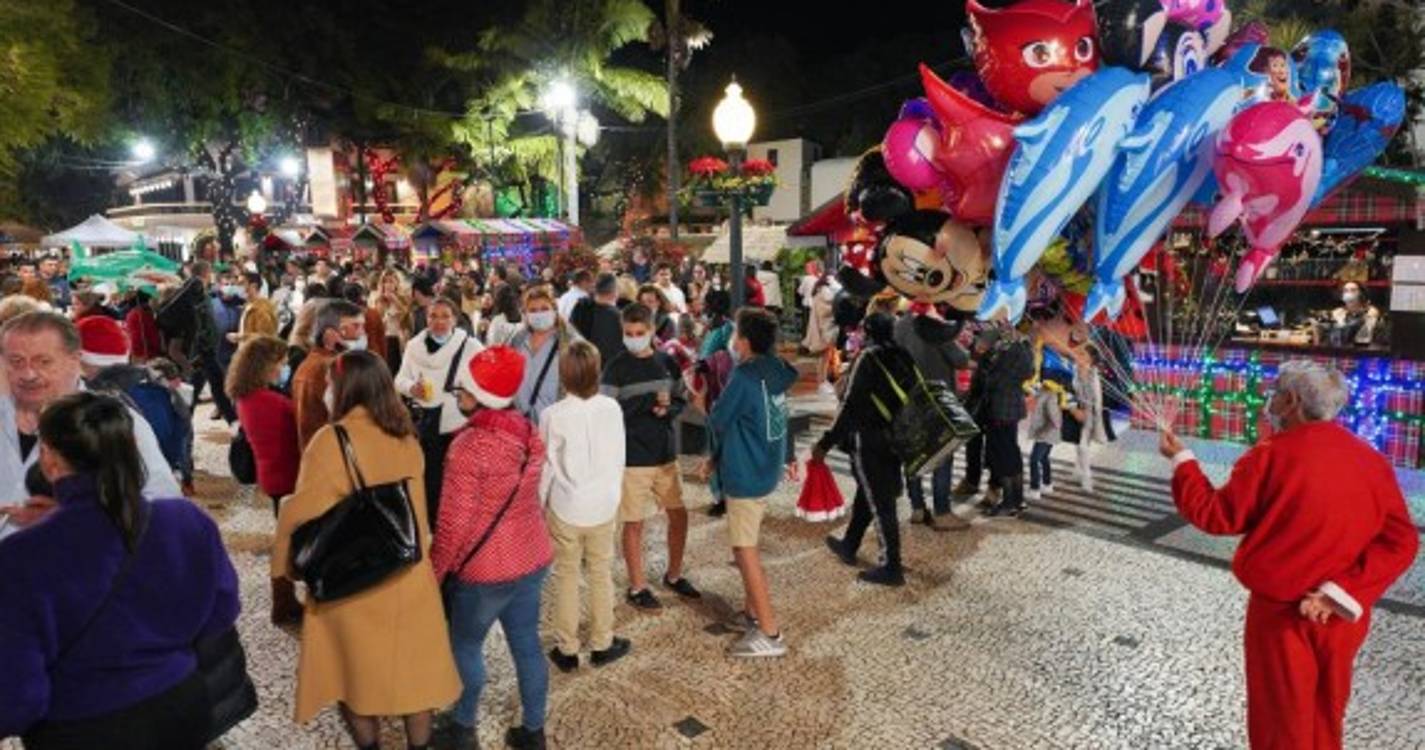 Veja o ambiente da Noite do Mercado e arredores
