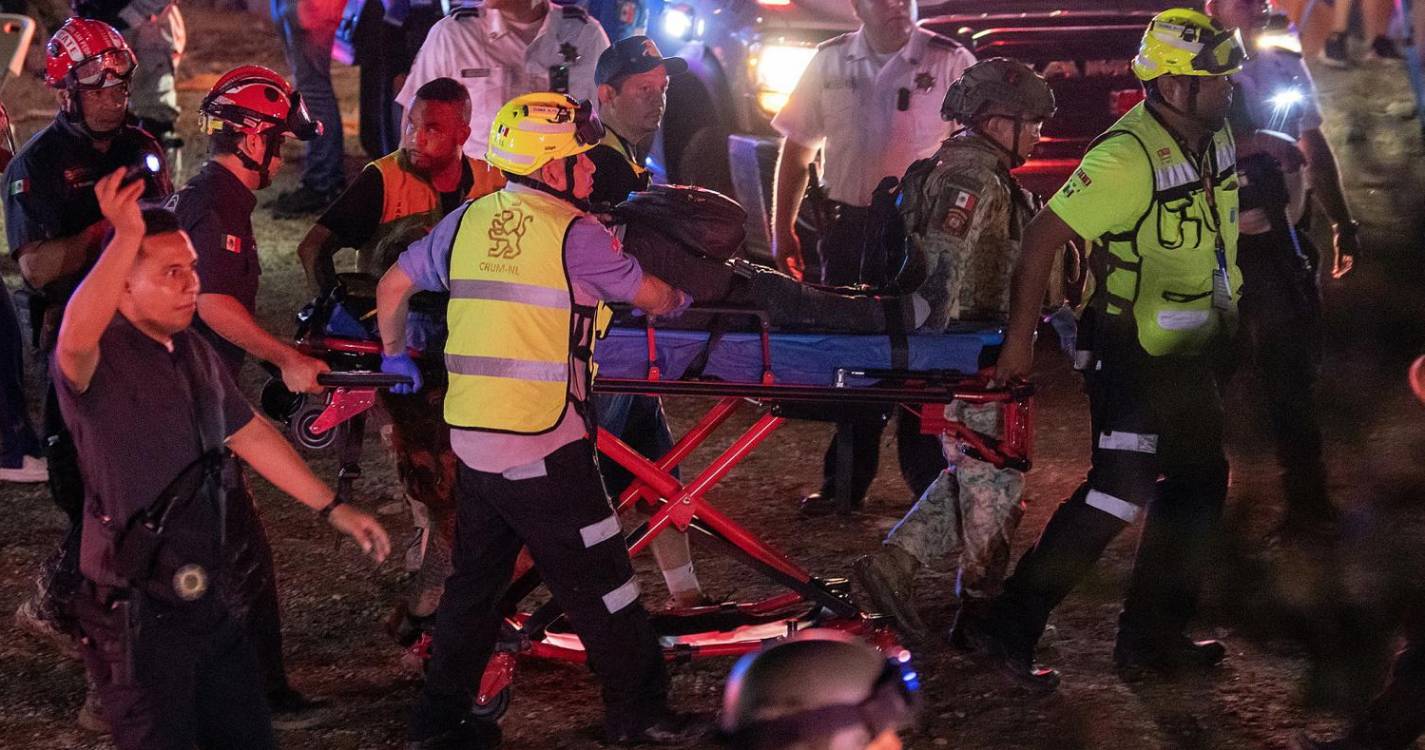 Queda de palco em evento da campanha eleitoral causa oito mortes no México