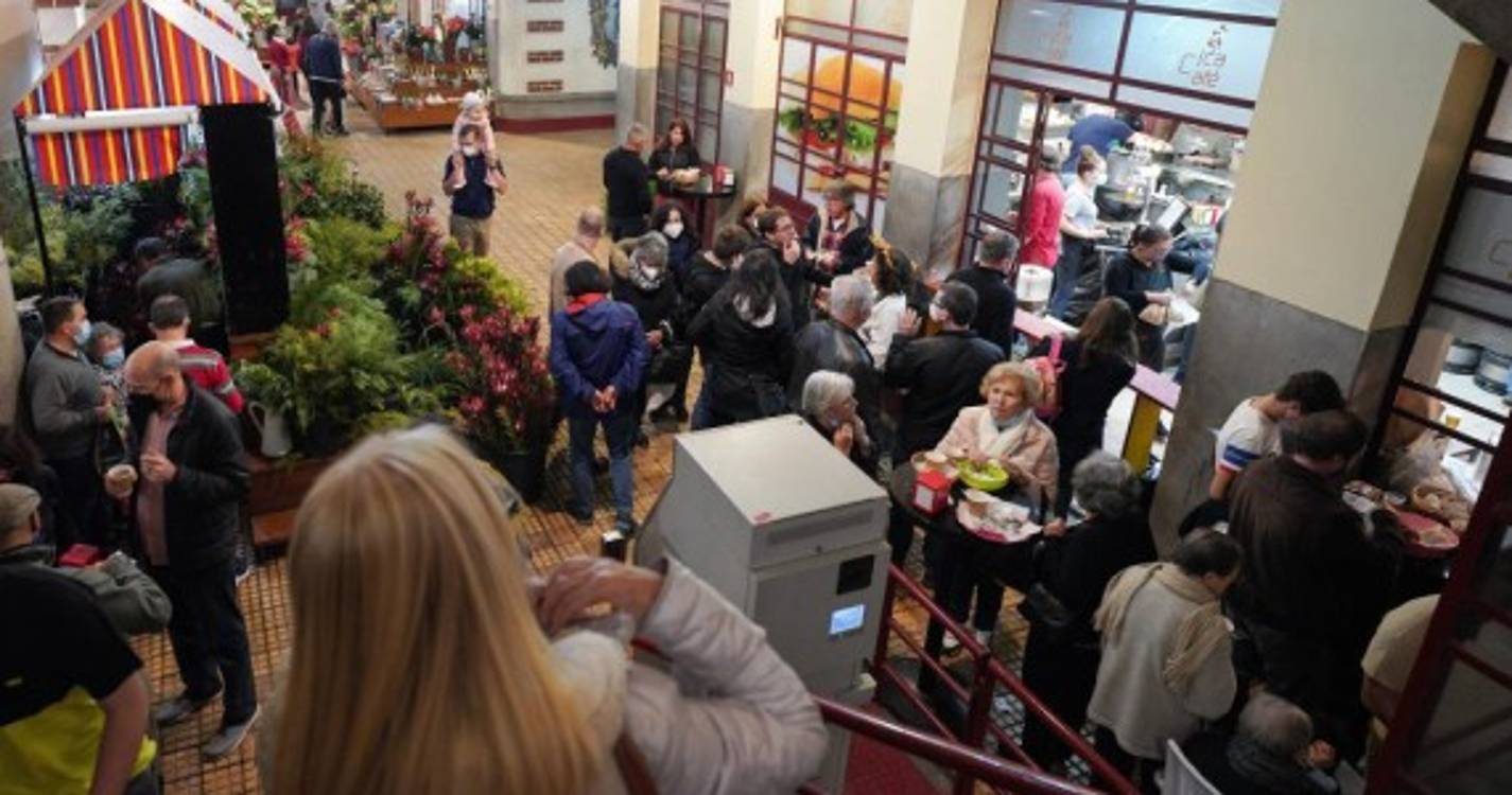 Veja o ambiente da Noite do Mercado e arredores