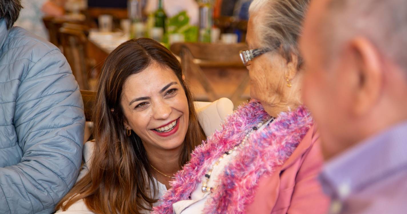 Cláudia Perestrelo garante apoio financeiro às famílias que tenham Idosos a seu cargo