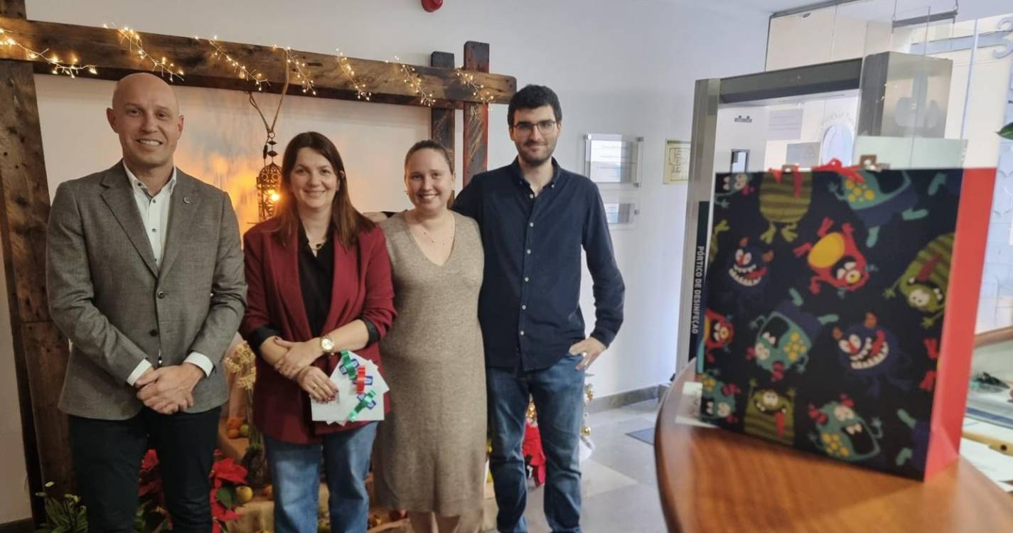 Junta de Freguesia da Ribeira Brava oferece prendas de Natal às escolas